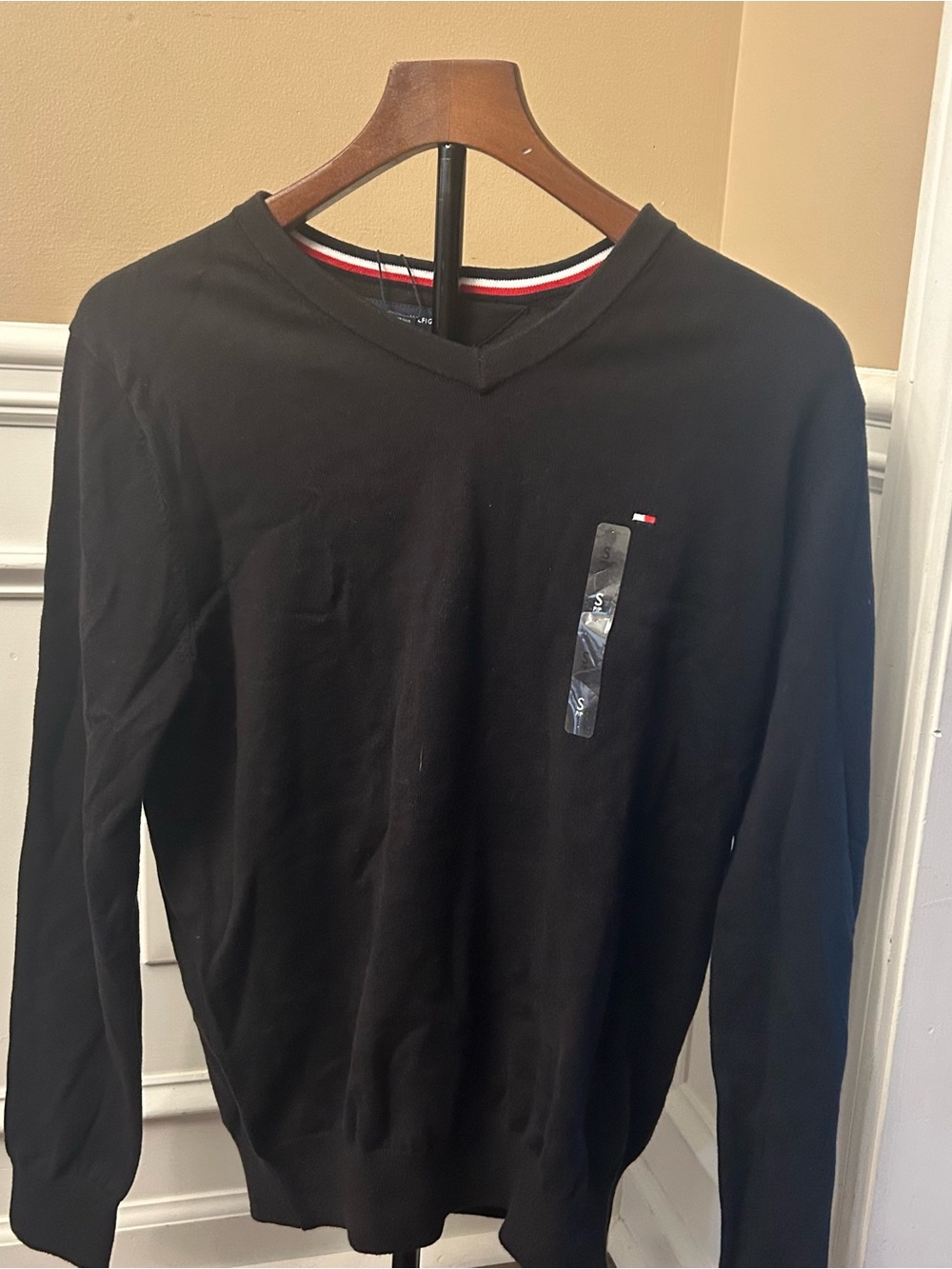 Tommy Hilfiger Men's Sweater with V Neck, Deep Knit Black Small New - Picture 7 of 8